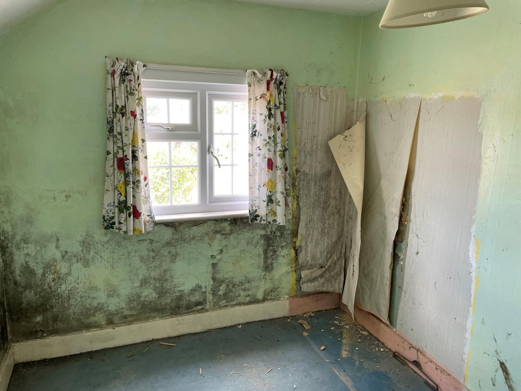 Lot: 73 - CHARACTER COTTAGE REQUIRING MODERNISATION -